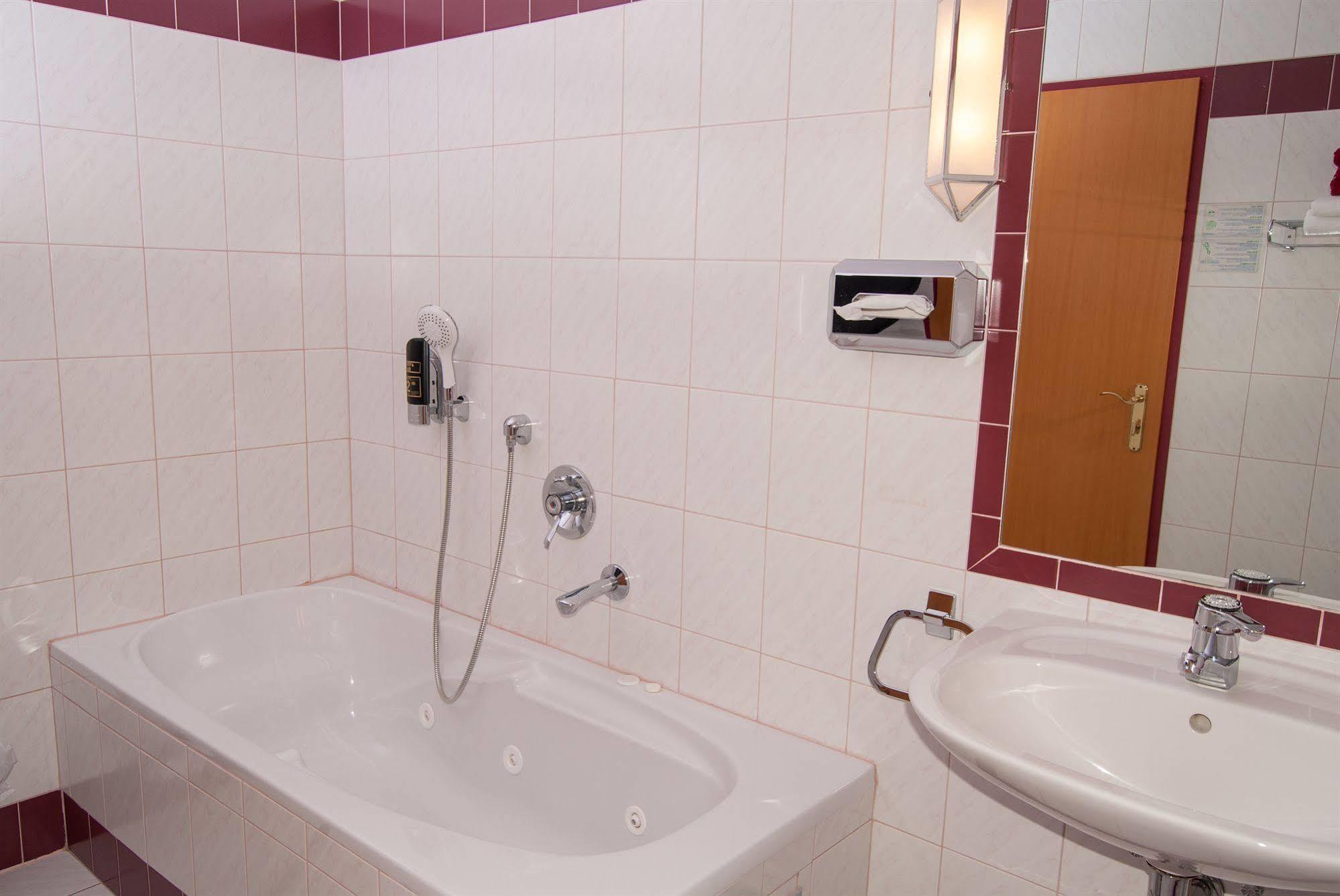 Hotel Residenz Hoessinger Karlstetten Buitenkant foto